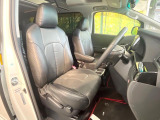 運転席シート廻りは使用感も少なく、良好な状態となっています。前オーナー様が丁寧に使っていたことがよくわかりますね。