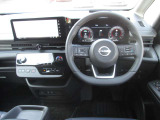 広々とした運転席周りです。