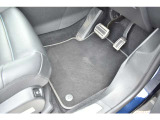 運転席フロアマットは多少の使用感があります