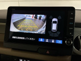 リバースギアに入れるだけで後方の表示へ切り替わります。夜間や雨の日の駐車も楽になりますよ。
