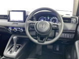 運転席まわりです。 各操作スイッチは使いやすい位置に配置されてます。