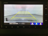バックでの車庫入れも安心です! リアカメラが付いているバックモニター付のナビを装備しております。操作線もついており距離感も画面から確認できます。