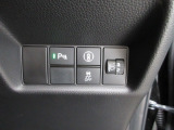パーキングセンサーや横滑りを防ぐVSA等のスイッチ類は運転席の右側、手の届きやすい位置にあります。