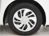 ◆純正ホイール装着車◆シンプルなデザインのホイールキャップ付きです。