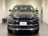 【フロントグリル】7スロットルグリルはJeep伝統の証です。SUVのみにこだわり続けている伝統あるJeep車へお乗り頂いてみてはいかがですか?
