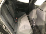 【後部座席】も当然、綺麗・清潔に仕上げております。内装の綺麗なお車は気持ちが良いですし、コンディションのいい車が多いです。これもオススメの1台です。