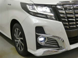 LEDヘッドライトです。デザイン性がよくとても明るいので、夜間の走行や悪天候でも安心です。しかも長寿命!