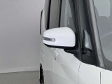 【ウインカー付ドアミラー】視認性が上がり、車・バイク事故防止にもつながります。
