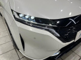 【LEDヘッドライト】悪天候や夜間走行時も良好な視界を確保し安心して運転できる高輝度LEDヘッドライトを装備!点灯速度が早く、消費電力も抑えられています。