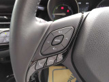 ステアリングリモコン付き。運転中のオーディオ操作が可能なので視線をナビに移したり、ハンドルから手を離さないので危険がなくなり安全です!