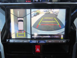 (パノラミックビューモニタ-)車を上から見たような映像で死角もバッチリ確認できます。