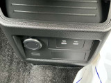 USB充電ポートもありますので、携帯や端末機器の充電もできて、便利ですよ!