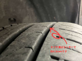 タイヤ溝はセンターで4.9mmです(新品約8mm)