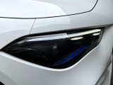 メルセデス・ベンツのヘッドライトはヘッドライトをいち早く点灯させ、周囲に対して自車の存在をアピールし、被視認性を高めて交通事故を減らそうという考えなのです。これこそが、メルセデスの安全哲学です。