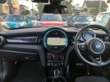 弊社お客様より頂いた下取車やデモカーが在庫の多くを占めています。車の経歴や整備記録が分かり、ご安心してお車をお選び頂ける正規ディーラーならではのラインナップでございます。