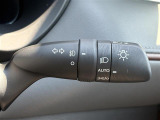 【オートライト(AUTO)】外の明るさをシステムが感知して、自動でヘッドライトが点灯します!ヘッドライトをつけ忘れを防ぐ便利機能です。