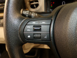 【ステアリングリモコン】ステアリングにオーディオ調節可能なスイッチが装備されていますので運転中でも視線をそらさずにオーディオの調節が可能です!