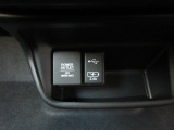12V電源ソケットを設置しております。周辺機器の充電にご利用頂けます。