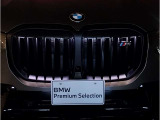 BMW代表的な特徴のキドニーグリル。BMWのすべてのモデルに採用され、BMWらしさを強調しております。