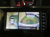 パノラミックビューモニター搭載。カメラで車両周囲の状況を映し出すため、狭い場所での駐車などに役立ちます。