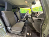 運転席シート廻りは使用感も少なく、良好な状態となっています。丁寧に使われていたことがよくわかりますね。