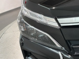 LEDヘッドライトは、点灯の瞬間から最大光量を発揮し、突然暗くなるトンネルなどでの安定感を高めます。
