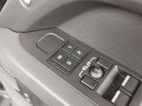 運転席&助手席に3パターンのメモリーが登録可能 運転中やドライブの間の一休みなどお好みのポジションを登録可能です。