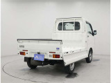 荷物が、しっかりと積み込めるよう、アオリが高い位置に設計されています!各所にあるロープフックで積荷をがっちり固定できます!