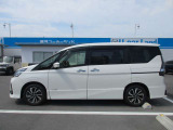 電動両側スライドドアですので、狭い駐車場でも横を気にせず乗降りができます♪