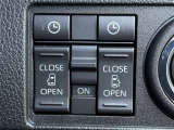 両側電動スライドドアのスイッチ付です。車内からもスイッチひとつで楽にドアの開閉が可能です。電動なので開閉時に力を使う必要がなく、半ドアになることもありません!