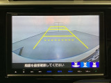 バックでの車庫入れも安心です! リアカメラが付いているバックモニター付のナビを装備しております。操作線もついており距離感も画面から確認できます。