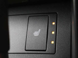 寒い時期でも快適なドライブをサポートするシートヒーターが装備されています。