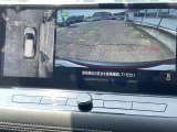 車を真上から見ているように、周囲の状況を把握しながら安心して駐車が行えるアラウンドビューモニター!