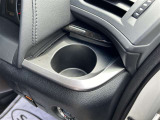 運転席・助手席の同じ位置にドリンクホルダーが付いています!取り出しやすい位置なのでとても便利です♪