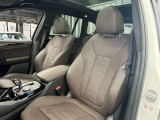 長時間の運転でも疲れにくく、オーナー様の事だけを考えて作成したBMWならではのとっておきのシートです。