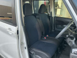 運転席もゆったりとお座り頂けます。