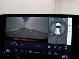 上から車両を見下ろしたような映像をナビゲーション画面に表示する「パノラミックビューモニター(床下透過表示機能付き)も搭載しています。