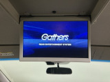 【後席用プルダウンモニター】後ろに乗車している人を飽きさせません♪ テレビやDVDビデオを見ながら楽しいドライブを♪使わない時は格納できますので、ジャマになる事もありません♪