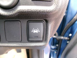 車線逸脱警報搭載!意図せず走行車線を逸脱しそうな場合、メーター内ディスプレイへの警告とブザーで注意喚起してくれます。