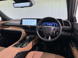 運転席まわりです。 各操作スイッチは使いやすい位置に配置されてます。