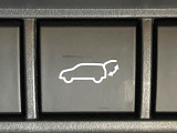 【パワーバックドア】スマートキーや運転席のボタンを押すだけでリアゲートが自動で開閉します!荷物を持っている時や、高い位置にあるバックドアを閉める際に便利な機能です♪