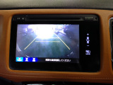 バックカメラの画像です。ガイドラインがスムースな車庫入れをサポートいたします。車庫入れの安心感がアップしますね。