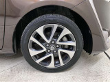 純正のアルミホイール装着。タイヤサイズは185/60R15