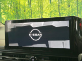 【メーカー純正12.3型ナビ】インテリアに溶け込むスタイリッシな「専用設計」メーカーナビを装備♪視認性や操作性など基本性能にも優れ、より上質なカーライフをお楽しみいただけます。