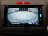バックガイドモニター(リバース連動)で、後方を確認しながら安心して駐車することができます。運転初心者も熟練者も必須の機能ですよ!