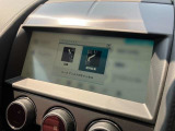 【パークアシスト】車両間の駐車スペースを感知してハンドルが自動で動きますので、アクセルとブレーキのみの操作で駐車を支援してくれます。