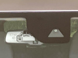 【エマージェンシーブレーキ】走行中に前方の車両等を認識し、衝突しそうな時は警報とブレーキで衝突回避と被害軽減をアシスト。より安全にドライブをお楽しみいただけます。