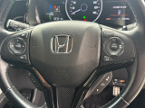 【ステアリングスイッチ】が付いており運転中に前方から目線をそらすことなくオーディオ等の操作が可能なので安心・快適にカーライフをお楽しみいただけます。