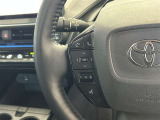 運転中、オーディオの操作をしてて、ハッとしたことはありませんか?ステアリングスイッチは、運転中でもハンドルでオーディオの操作が可能です。安全なドライブをサポートします。