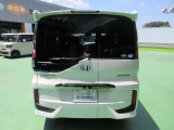 後方視界が広々すっきり。また大きなドアミラーでバック駐車や車線変更、合流時なども後ろがしっかり確認できます。